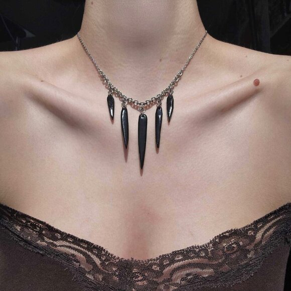 Gothic Witch style black spikes necklace with a small silver chain - Picture 1 of 7